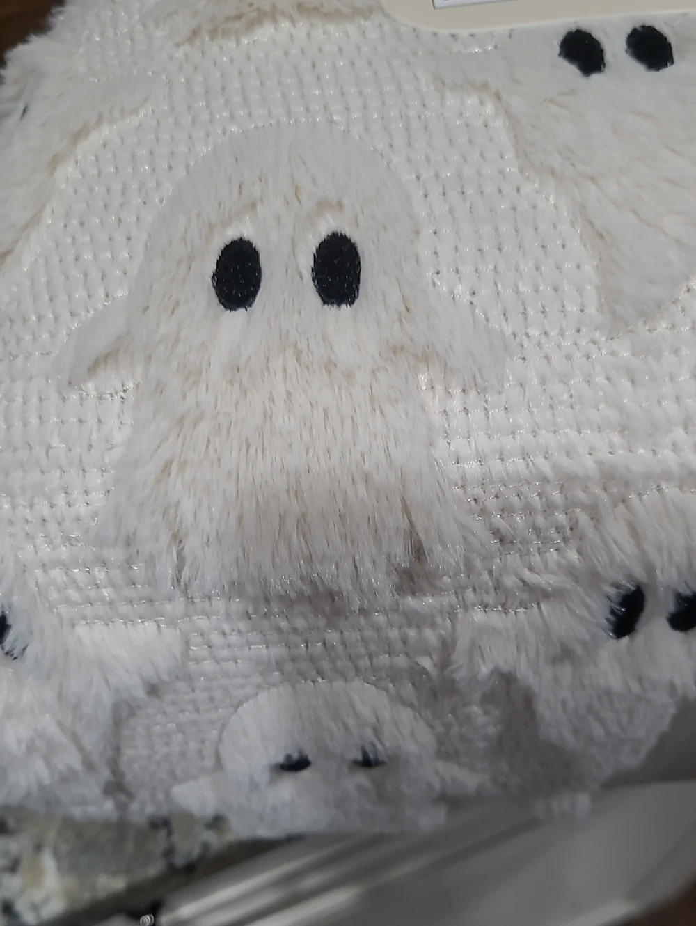 NEW  Viral Ghost Throw Blanket